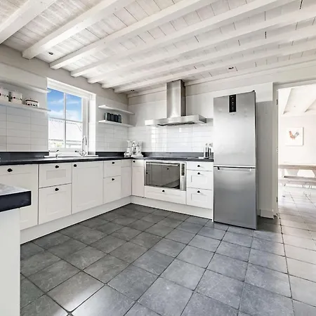 Spacious And Sustainable In With Large Garden Holiday home *