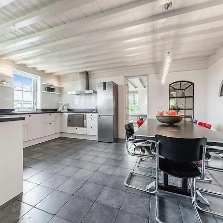 Feriehus Spacious And Sustainable In With Large Garden