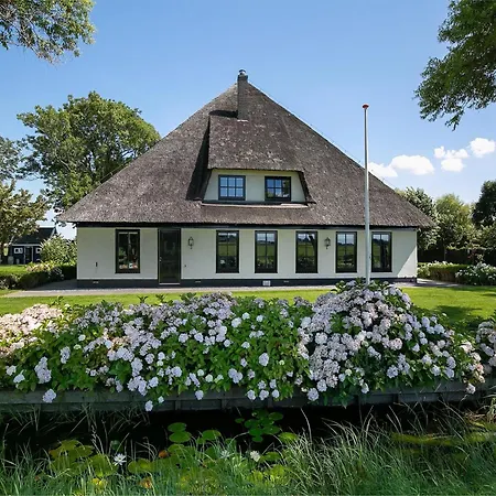 Spacious De Pauwenhof Хейло