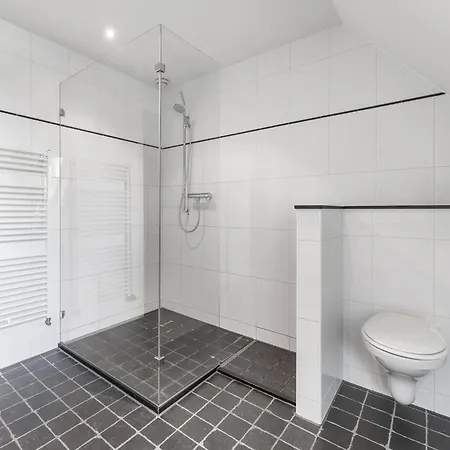 Holiday home Spacious De Pauwenhof Heiloo