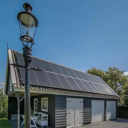 Spacious De Pauwenhof Holiday home Heiloo