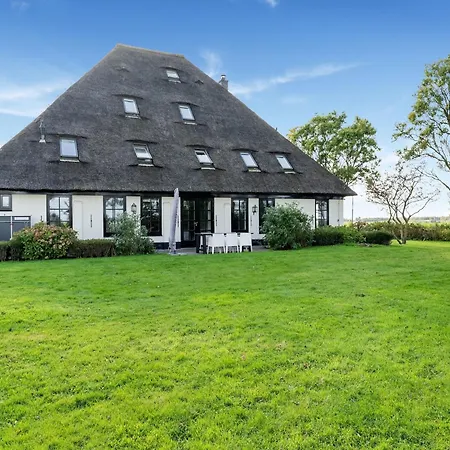 Spacious De Pauwenhof * Heiloo