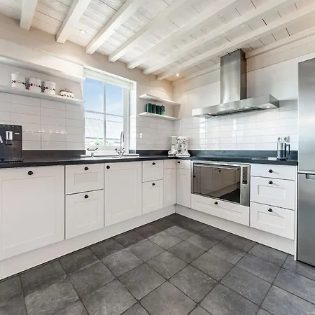 Holiday home Spacious De Pauwenhof Heiloo