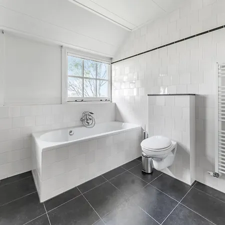 Holiday home Spacious De Pauwenhof Heiloo