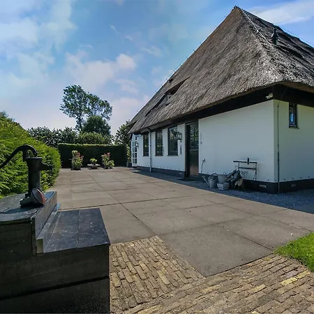 Spacious De Pauwenhof