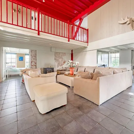 Semesterbostad Spacious De Pauwenhof Heiloo