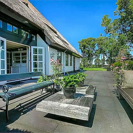 Spacious De Pauwenhof