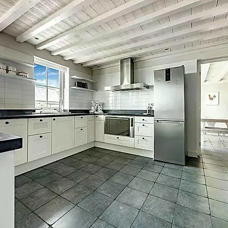 Spacious De Pauwenhof * Heiloo