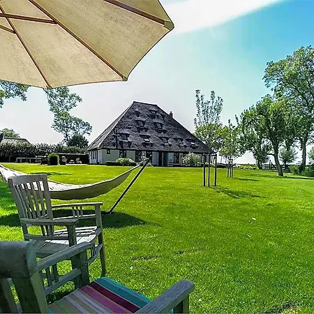 Spacious De Pauwenhof * Heiloo