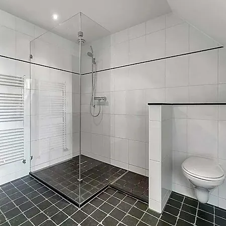 Spacious De Pauwenhof *