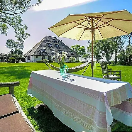 Dom wakacyjny Spacious De Pauwenhof Heiloo