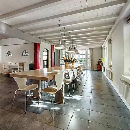 Spacious De Pauwenhof * Heiloo