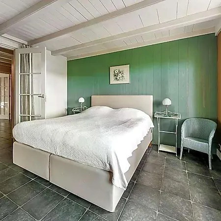 Spacious De Pauwenhof * Heiloo