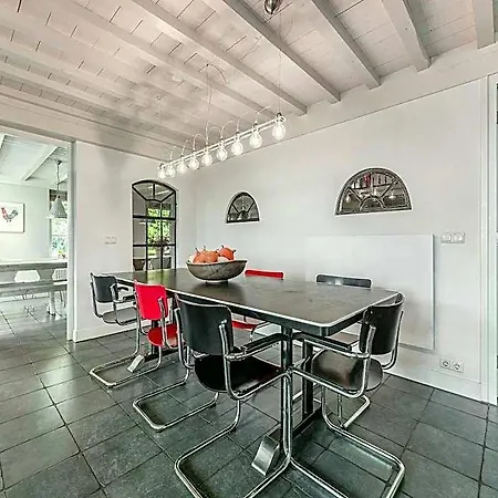 Spacious De Pauwenhof Хейло