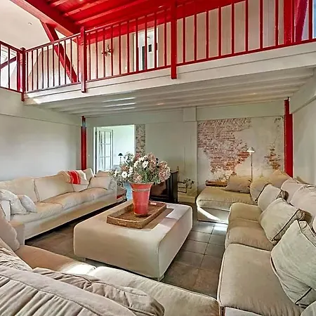 Spacious De Pauwenhof *
