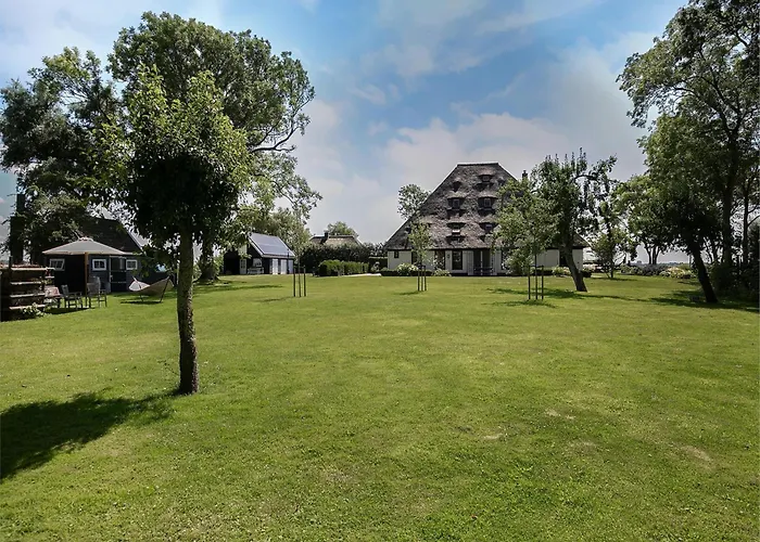 Spacious De Pauwenhof