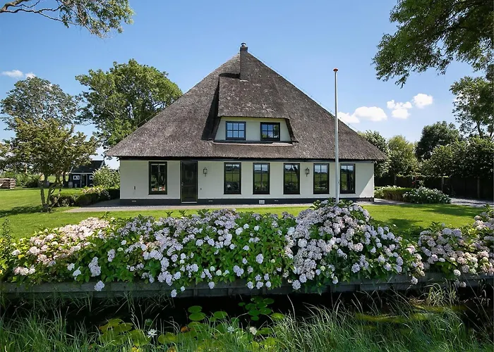 Spacious De Pauwenhof Heiloo