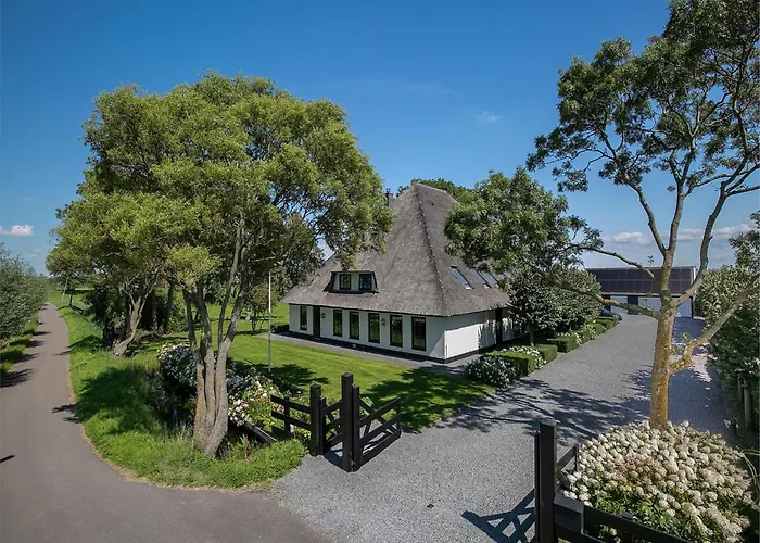 Ferienhaus Spacious De Pauwenhof