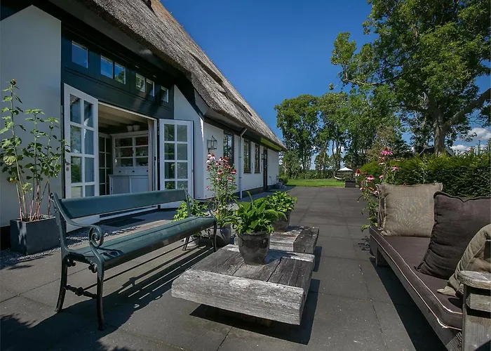 Spacious De Pauwenhof Ferienhaus *