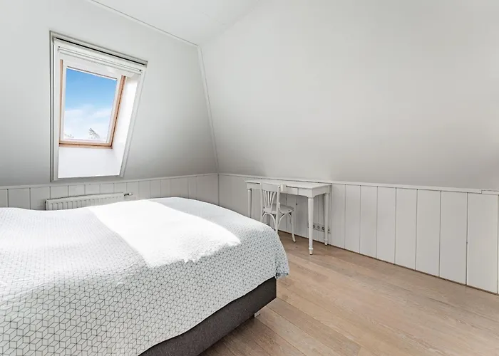 Spacious De Pauwenhof