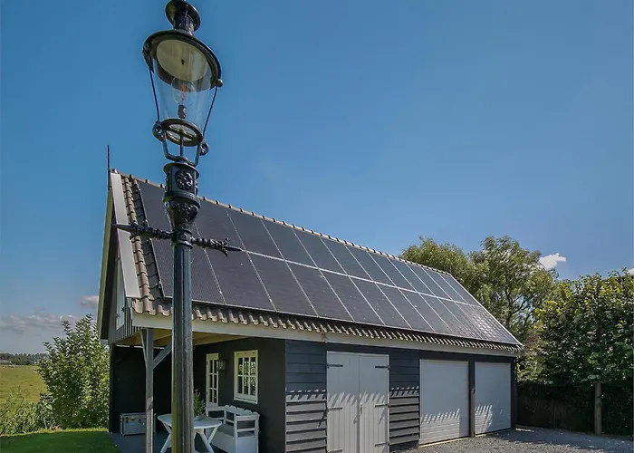 Spacious De Pauwenhof Ferienhaus Heiloo