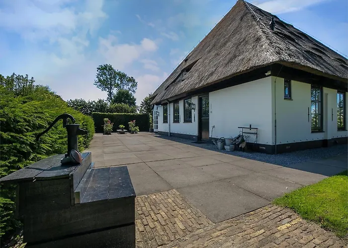 Spacious De Pauwenhof