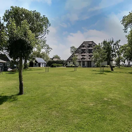 Spacious De Pauwenhof