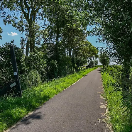 Spacious De Pauwenhof Vakantiehuis Heiloo