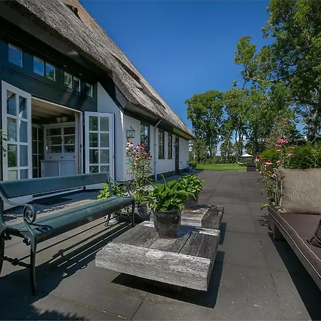 Spacious De Pauwenhof Vakantiehuis *