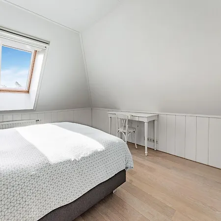 Spacious De Pauwenhof