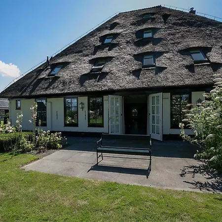 Vakantiehuis Spacious De Pauwenhof