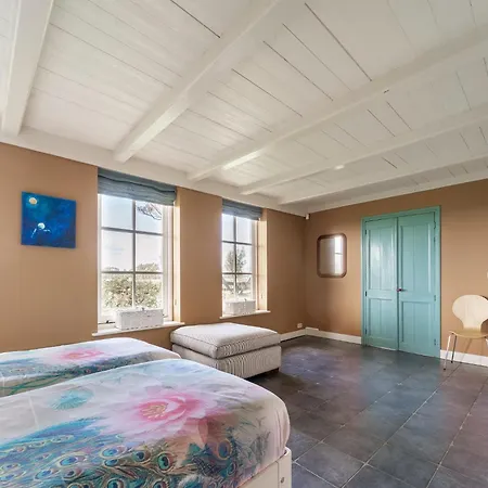 Vakantiehuis Spacious De Pauwenhof Heiloo