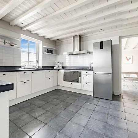 Spacious De Pauwenhof Vakantiehuis Heiloo