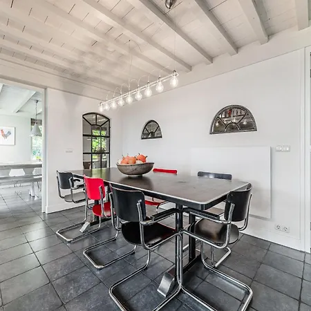 Vakantiehuis Spacious De Pauwenhof Heiloo