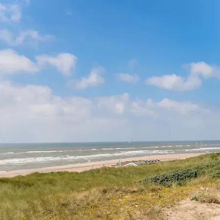 Vakantiehuis Spacious De Pauwenhof Heiloo