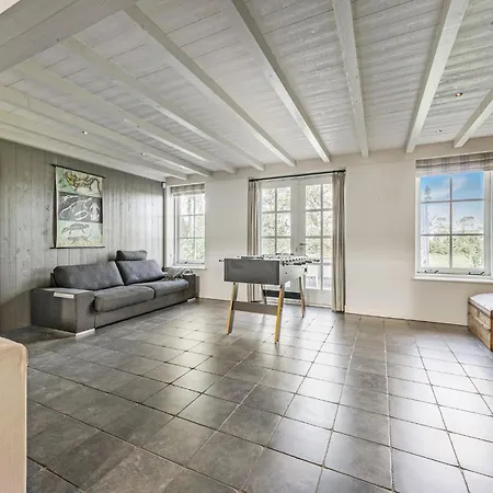 Vakantiehuis Spacious De Pauwenhof *