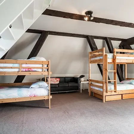 Spacious De Pauwenhof * Heiloo