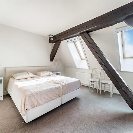 Spacious De Pauwenhof Vakantiehuis Heiloo