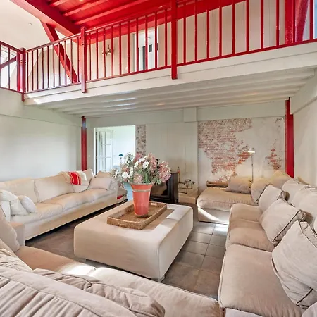 Spacious De Pauwenhof Feriehus *